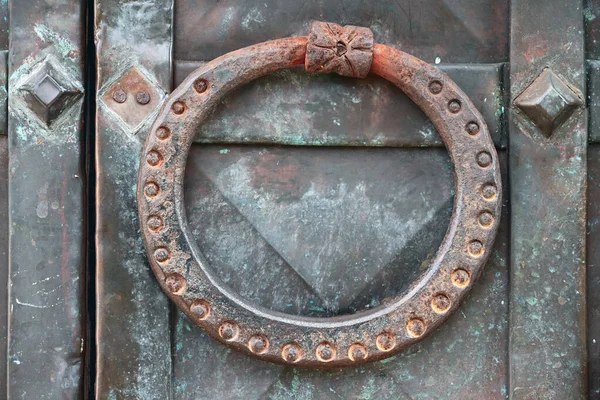 Antieke Smeedijzeren Deurklopper Een Oude Metalen Deur Russische Stijl Gesmede — Stockfoto