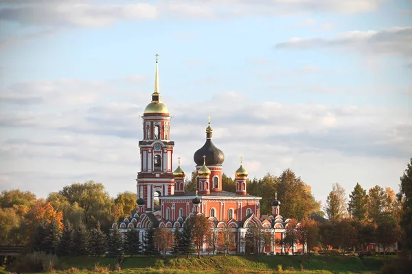 Die Alte Orthodoxe Kathedrale Der Auferstehung Christi Mit Einem Ziegelfarbenen — Stockfoto