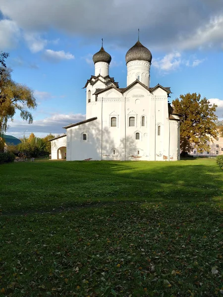 View Ancient White Stone Spaso Preobrazhensky Monastery Wooden Domes White — стоковое фото