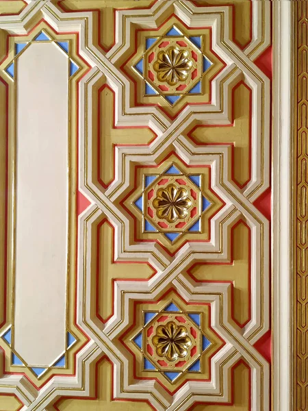 天井の断片はモロッコ風の装飾で飾られている インテリアデザイン — ストック写真