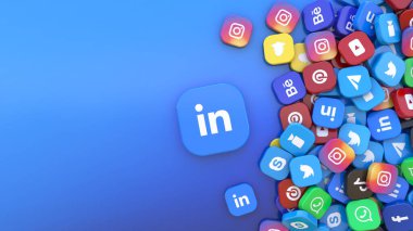 En önemli sosyal ağların rozetleriyle çevrili bir Linkedin rozetinin 3D görüntülenmesi
