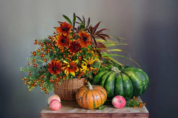 Nature Morte Automne Avec Des Citrouilles Des Raisins Des Pommes — Photo