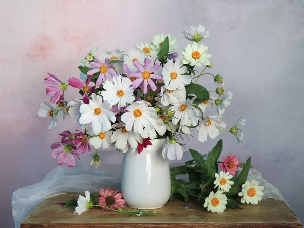 Still Life Cosmei White Vase Table — Stock Fotó
