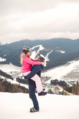 Dağlarda kış çifti