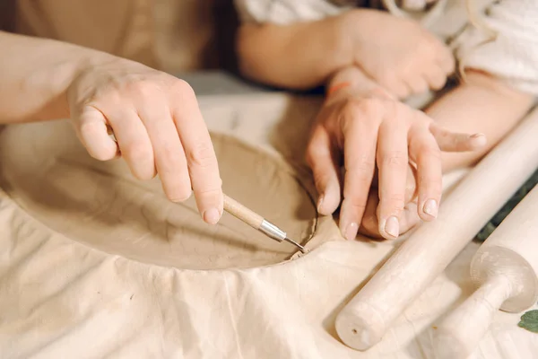 Portrait of mother and little girl shaping clay together — Stock Photo, Image