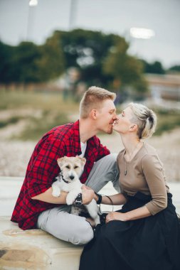 Mutlu çifte bir plajda