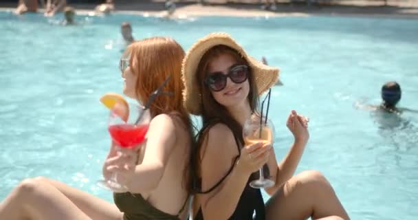 Female friends enjoying drinks standing at pool — Stock Video