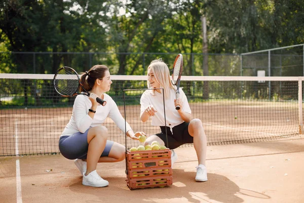 Two European athlete women at tennis playground — Stock Photo, Image