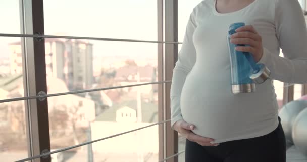 Cropped view of pregnant woman with plastic bottle — Wideo stockowe