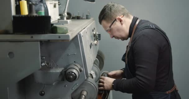 Craftsman working with shoes in a workshop — Stock Video