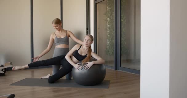 Two pregnant fit women training together in a studio — Stock Video