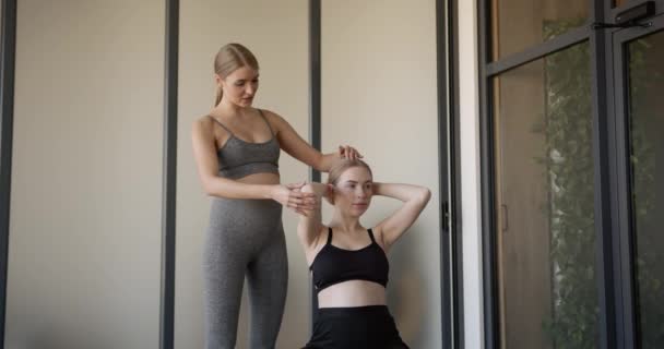 Two pregnant fit women training together in a studio — Stockvideo