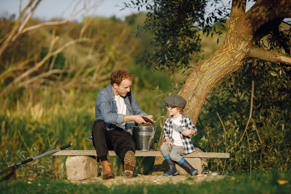 Giovane Papà Suo Bambino Passano Del Tempo All Aperto Insieme — Foto Stock