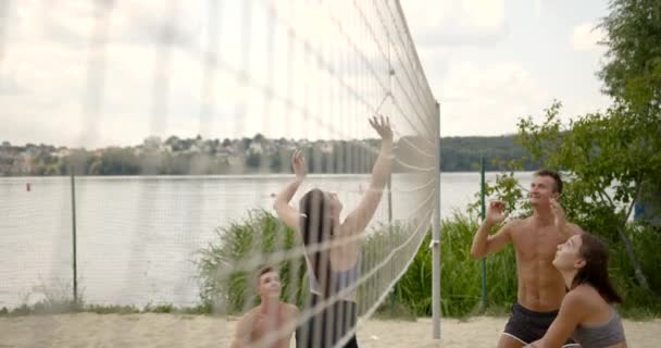 Спорт Тема Активного Життя Молоді Гравці Грають Волейбол Пляж — стокове відео