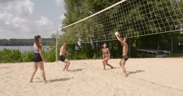 Спорт Тема Активного Життя Молоді Гравці Грають Волейбол Пляж — стокове відео