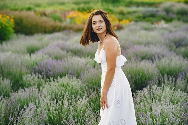 Provence Woman Relaxing Lavender Field Lady White Dress Girl Bag — Stockfoto