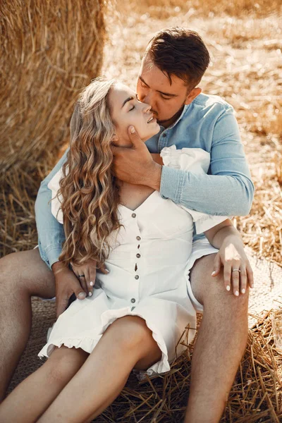 Close Young Couple Sitting Wheat Field People Sits Haystack Meadow — Stock Photo, Image