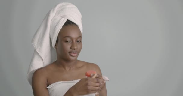 Black Woman Doing Self Massage Rose Quartz Face Roller Smiling — Stockvideo