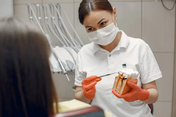 Woman Dental Chair Dentist Teaches Proper Care Beauty Treats Her —  Fotos de Stock