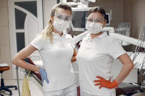 Doctors Special Uniform Dentists Wear Protective Masks Girls Look Camera — Stockfoto