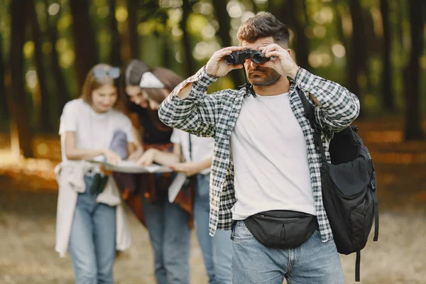 Adventure Travel Tourism Hike People Concept Group Smiling Friends Forest — Stock Photo, Image