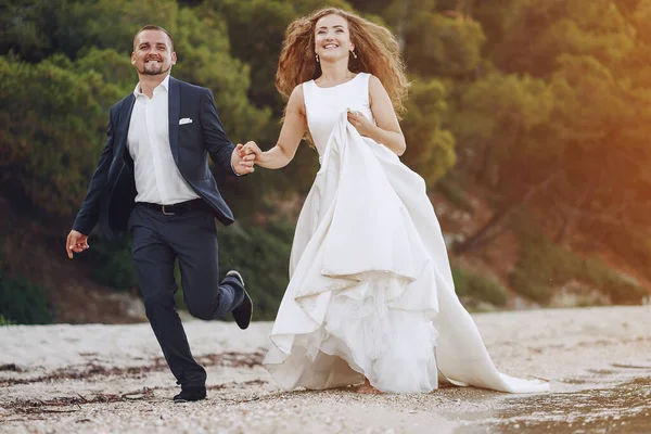 Bella Giovane Sposa Dai Capelli Lunghi Abito Bianco Con Suo — Foto Stock