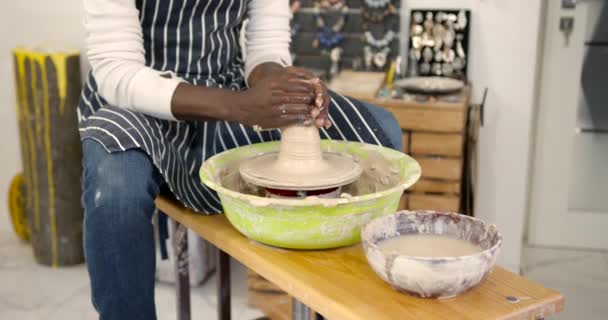 Pottery Workshop Craftsman Modeling Pottery Wheel Bowl — стоковое видео