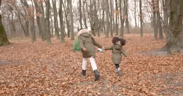 Autumn Day Forest Two Girls Walking Leaves Playing Tent Camping — Vídeo de Stock