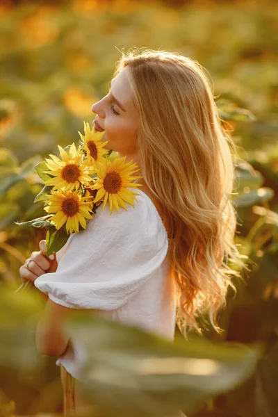 Portrait Young Beautiful Blonde Woman Sunflowers Field Back Light Summer — стоковое фото