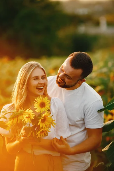 Young Loving Couple Kissing Sunflower Field Portrait Couple Posing Summer — стоковое фото