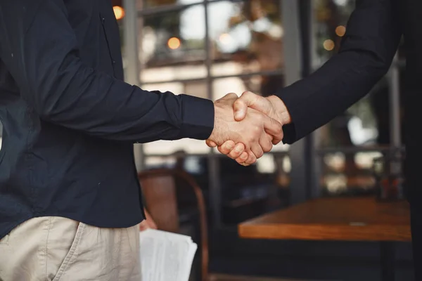 Men Shake Hands Enclosure Business Agreement Understanding Business Partners — ストック写真