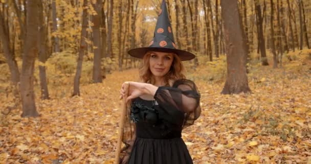 Woman Wearing Halloween Witch Costume She Waving Hand Front Camera — Stockvideo