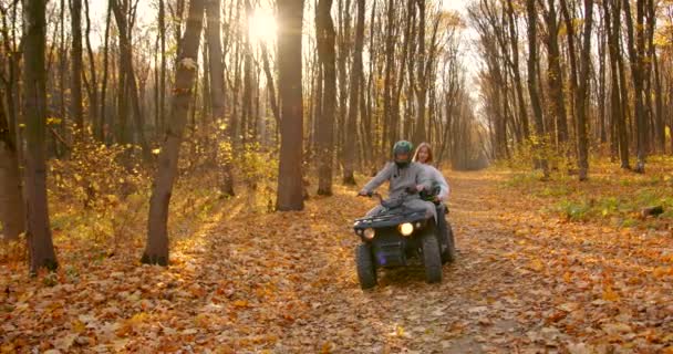 Couple Tracksuits Helmets Ride Atv Active Road Recreation — стоковое видео