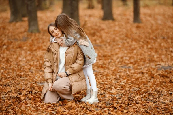 Young Woman Little Girl Autumn Forest Woman Her Daughter Hugging — Fotografia de Stock