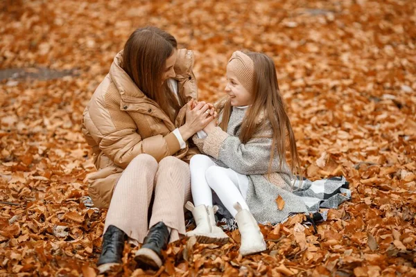 Young Woman Little Girl Autumn Forest Woman Her Daughter Sitting — Stok fotoğraf