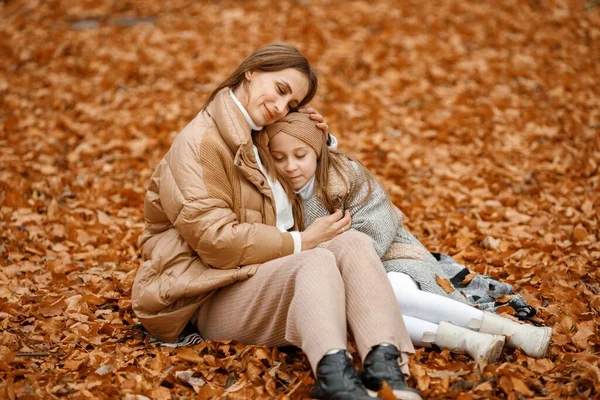 Young Woman Little Girl Autumn Forest Woman Her Daughter Sitting —  Fotos de Stock