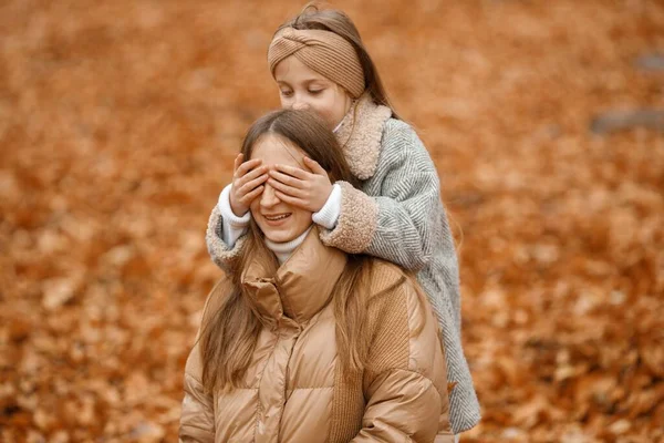 Young Woman Little Girl Autumn Forest Little Girl Close Mothers — Stock Photo, Image