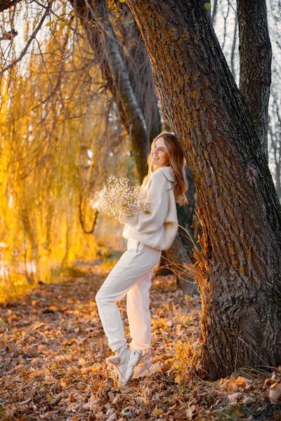 Young Blonde Girl Flowers Standing Autumn Park Lake Woman Wearing — стоковое фото