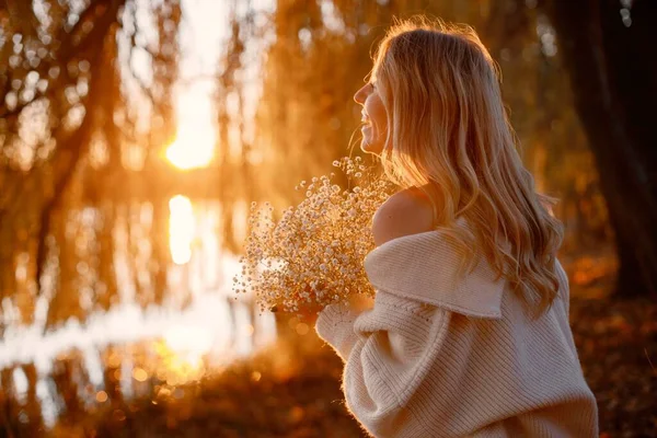 Young Blonde Girl Flowers Standing Autumn Park Lake Woman Wearing — стоковое фото