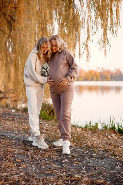 Adult Daughter Hugs Her Pregnant Mom Sunny Autumn Day Nature — Fotografie, imagine de stoc