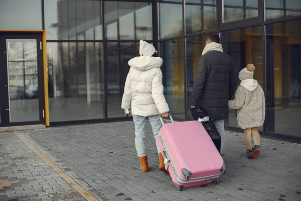 Family Three Going Vacation Man Woman Girl Luggage Going Airport — Foto de Stock