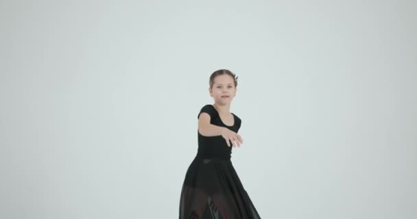 Linda Bailarina Adorable Niña Tutú Negro Practica Baile Ajuste Estudio — Vídeos de Stock