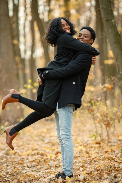 Black Young Man Holding His Girlfriend Hands Romantic Couple Walking — Stock Photo, Image