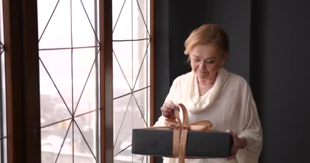 Christmas Celebration Mature Woman Unwrapping Her Chrstmas Present Stay Home — Stock Video