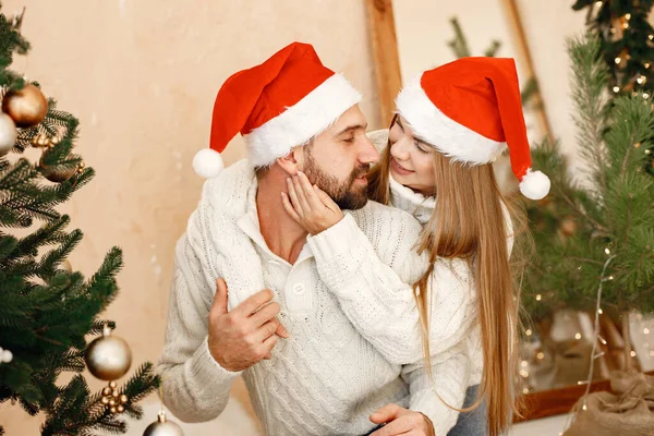 Young Woman Man Standing Christmas Tree Together Husband Wife Hugging — Stock Photo, Image