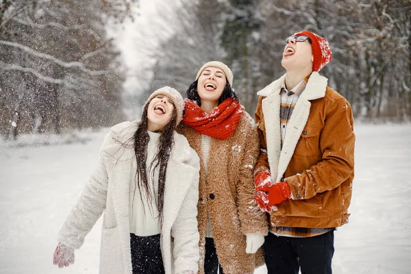 Joyful Teens Beautiful Mother Spending Time Together Winter Park Family — Stock Photo, Image