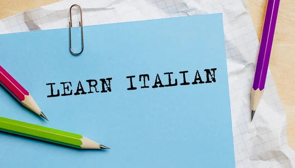 Lär Italienska Texter Skrivna Ett Papper Med Pennor Ämbetet — Stockfoto