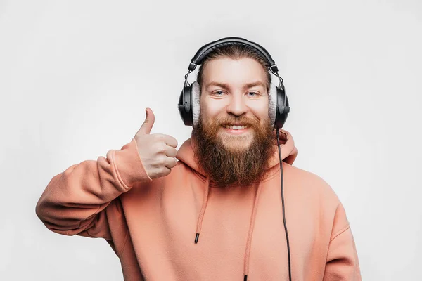 Scandinavian Handsome Man Shows Nice Thumbs Gesture Smiles Listens Music — Fotografia de Stock