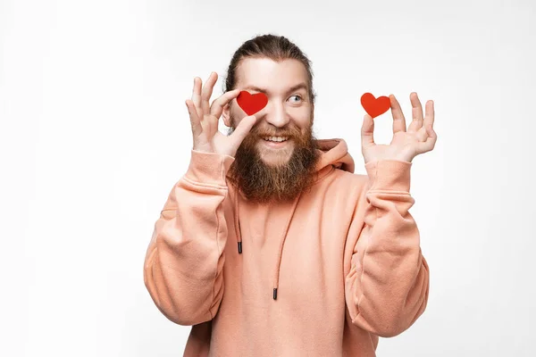 Ritratto Uomo Bello Felice Con Acconciatura Zenzero Barba Sfondo Grigio — Foto Stock