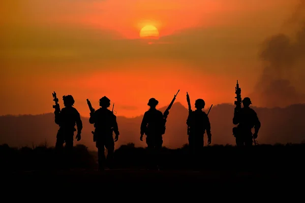 Die Silhouette Eines Soldaten Mit Der Sonne Als Marinekorps Für — Stockfoto